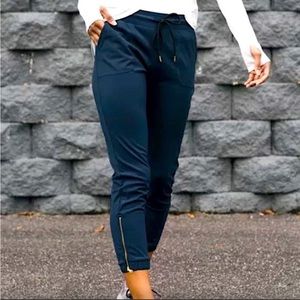 Zyia Active Navy Peak Zipper Joggers Women Size X-Small Short NWOT